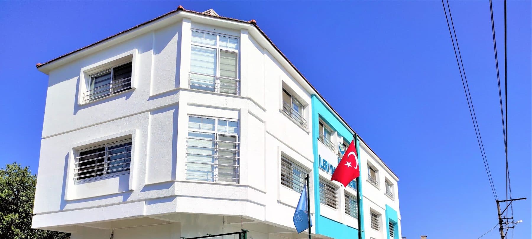 İda Huzurevi'nin Güzelbahçe'deki üç katlı binası